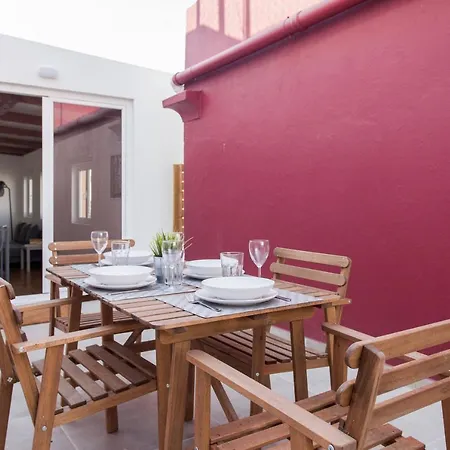 Feels Like Sun Terrace Graca Apartment